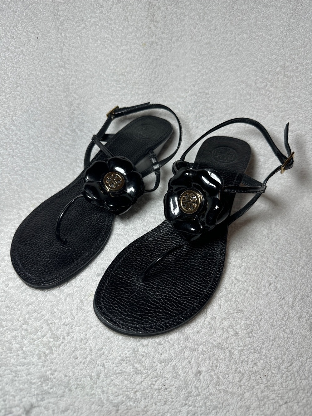 Tory Burch Dillan black patent leather thong sandals 8.5 W